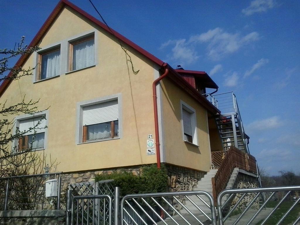 Gyoergy Vendeghaz Apartment *